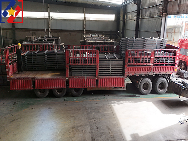 橋梁防撞護(hù)欄模板